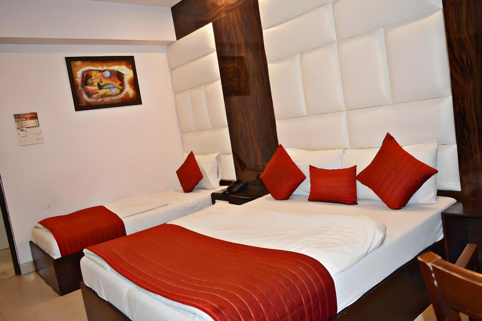Hotel Sun International Ню Делхи Екстериор снимка